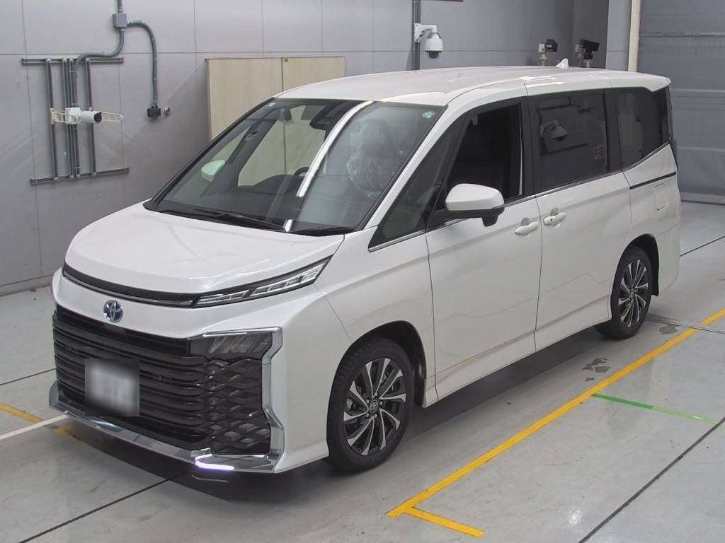 Toyota Voxy - четвертое поколение