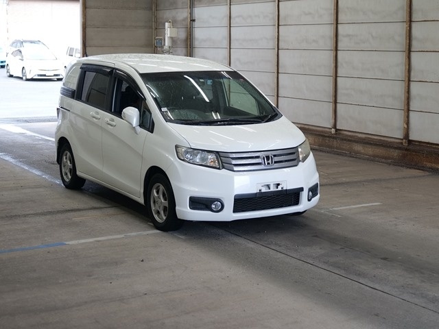 Honda FREED SPIKE